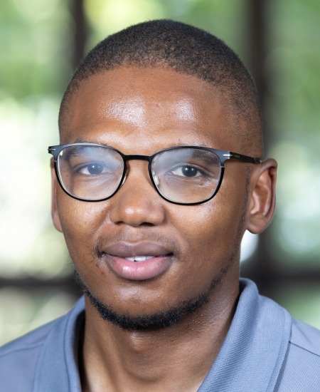 Akhona Dlamini_450x550